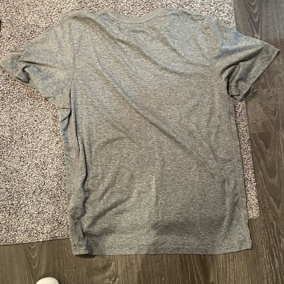 Nike athletic shirt - Picture 2 of 2